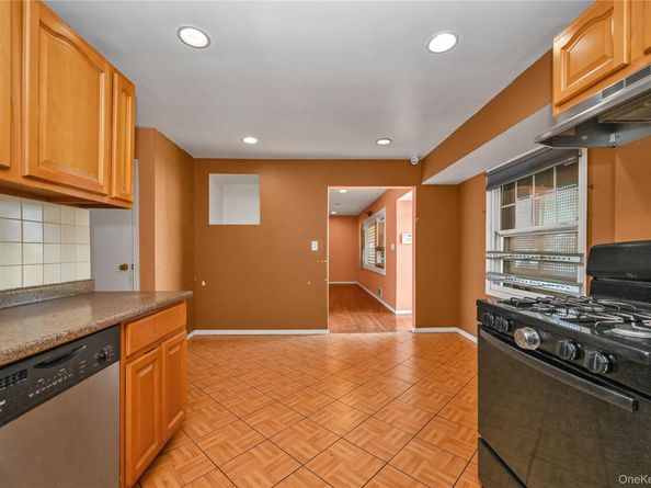 58 Amherst Lane, Hicksville NY 11801