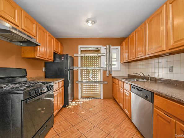 58 Amherst Lane, Hicksville NY 11801