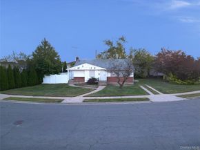 58 Amherst Lane, Hicksville NY 11801