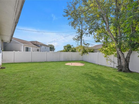 58 Amherst Lane, Hicksville NY 11801