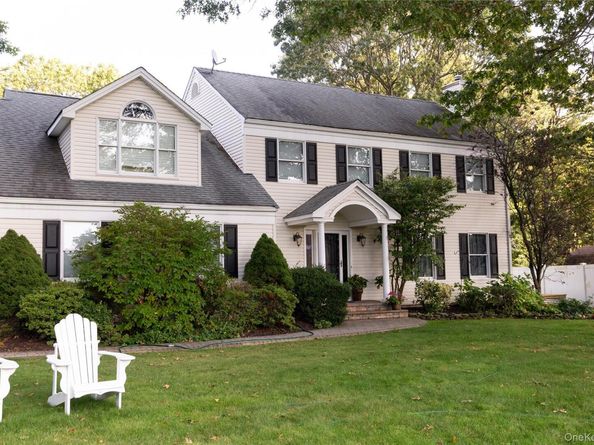 7 Tallmadge Trail, Miller Place NY 11764
