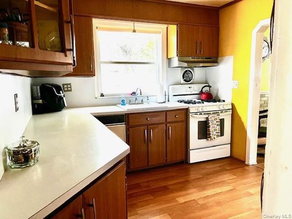 31 Champlain Street, Ronkonkoma NY 11779