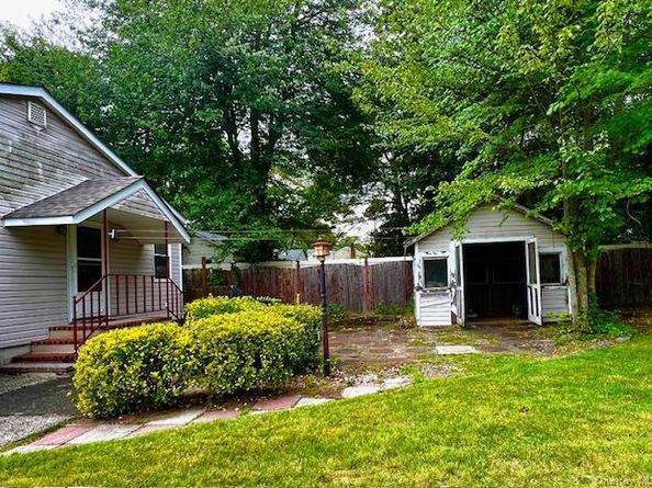 31 Champlain Street, Ronkonkoma NY 11779