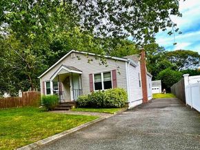 31 Champlain Street, Ronkonkoma NY 11779