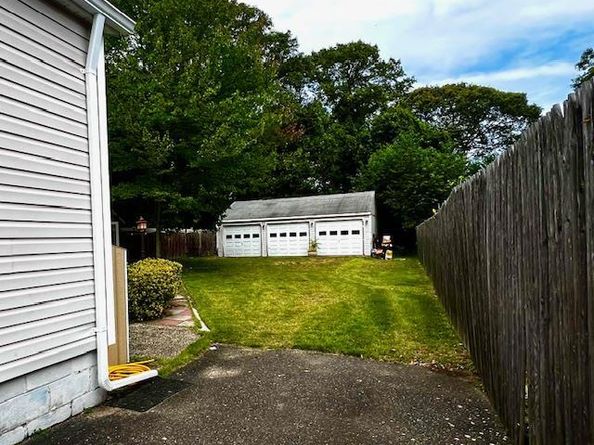 31 Champlain Street, Ronkonkoma NY 11779