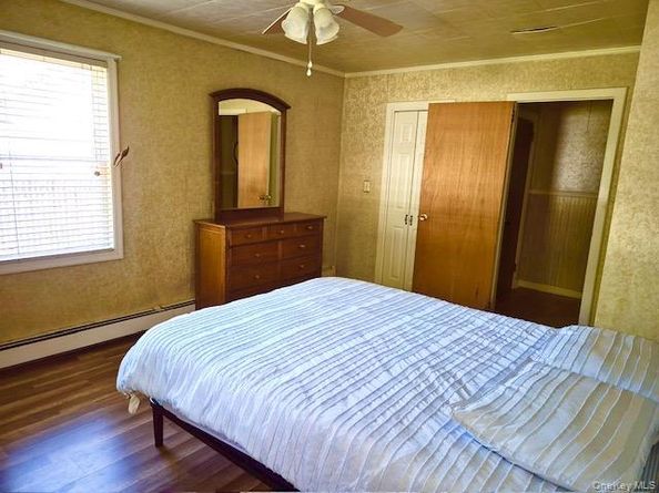 31 Champlain Street, Ronkonkoma NY 11779