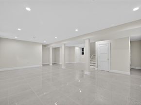 80 Clapham Avenue, Manhasset NY 11030