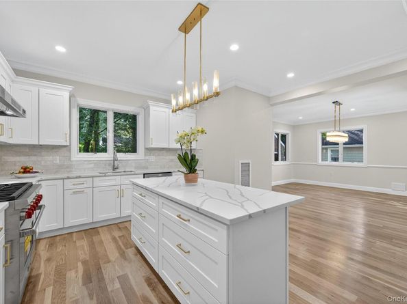 80 Clapham Avenue, Manhasset NY 11030