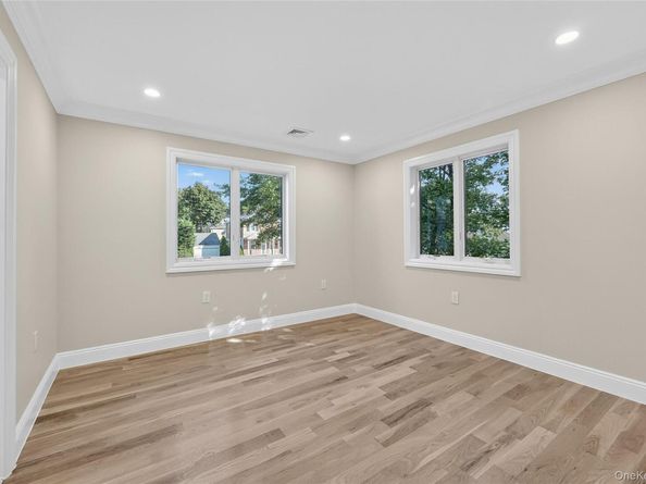 80 Clapham Avenue, Manhasset NY 11030
