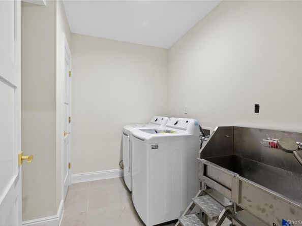 80 Clapham Avenue, Manhasset NY 11030