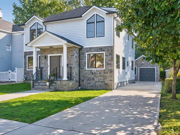 80 Clapham Avenue, Manhasset NY 11030