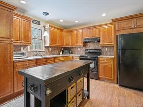 27 Evelyn Court, Manorville NY 11949