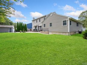 27 Evelyn Court, Manorville NY 11949
