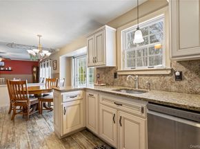 27 Evelyn Court, Manorville NY 11949