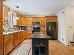 27 Evelyn Court, Manorville NY 11949