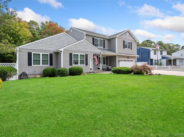 27 Evelyn Court, Manorville NY 11949