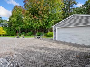 27 Evelyn Court, Manorville NY 11949
