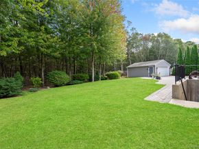 27 Evelyn Court, Manorville NY 11949