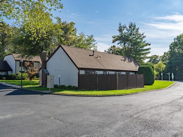 72 Gauguin Court Gauguin Court 72, Middle Island NY 11953