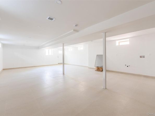 6431 138th Street, Flushing NY 11367