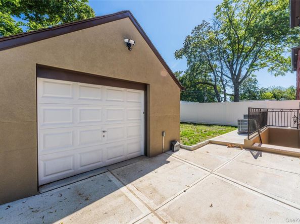 6431 138th Street, Flushing NY 11367