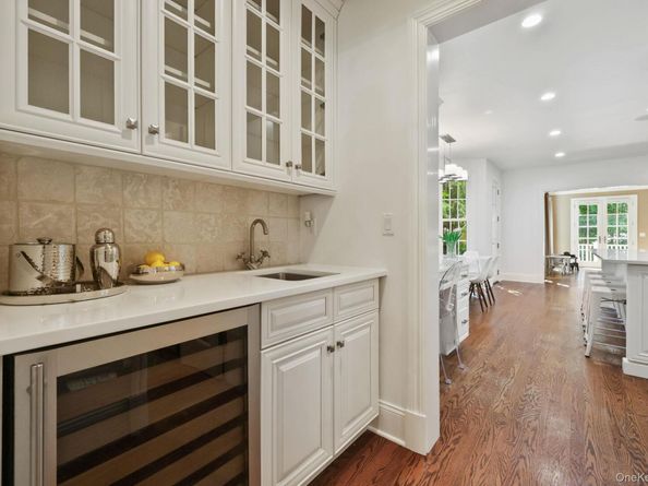 8 Horseguard Lane, Scarsdale NY 10583