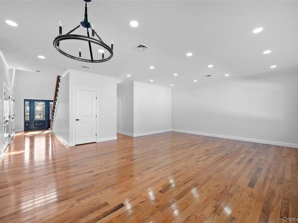 450 Morea Street, Oceanside NY 11572