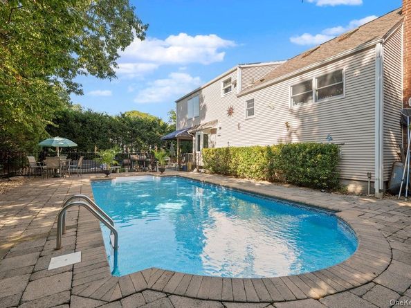 34 21st Street, Jericho NY 11753