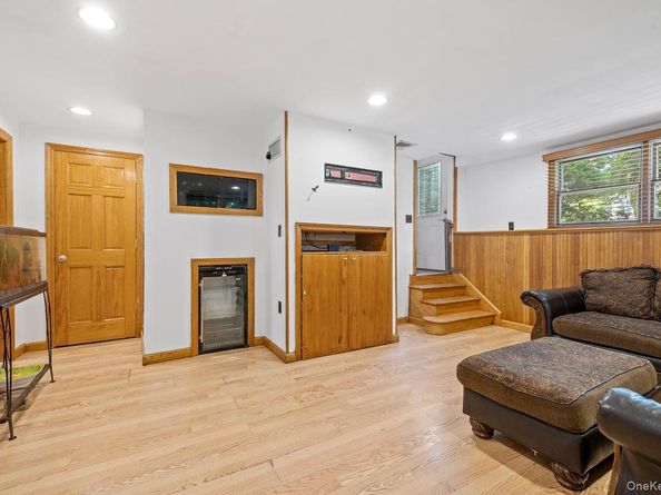 34 21st Street, Jericho NY 11753