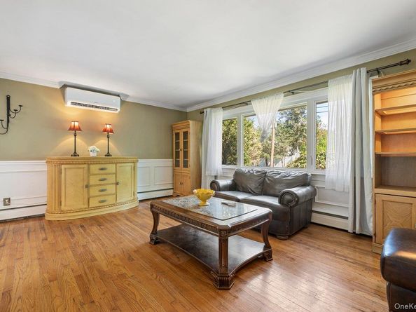 34 21st Street, Jericho NY 11753