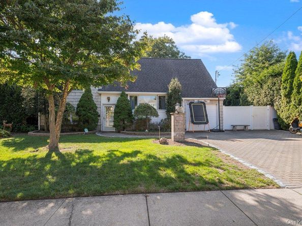 34 21st Street, Jericho NY 11753