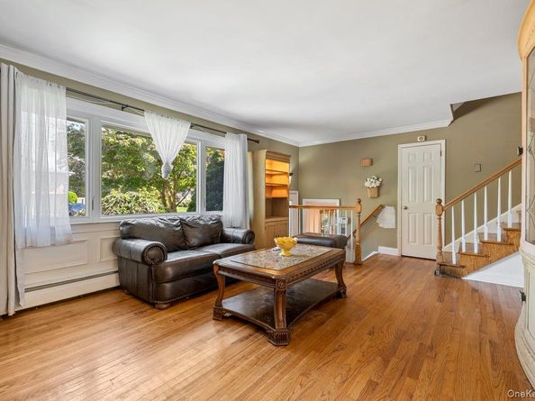 34 21st Street, Jericho NY 11753