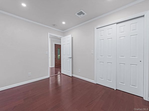 31 Annette Drive, Port Washington NY 11050