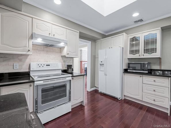 31 Annette Drive, Port Washington NY 11050