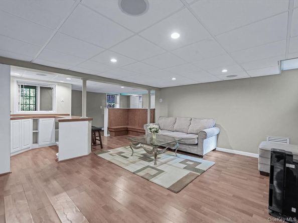 31 Annette Drive, Port Washington NY 11050