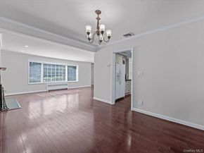 31 Annette Drive, Port Washington NY 11050