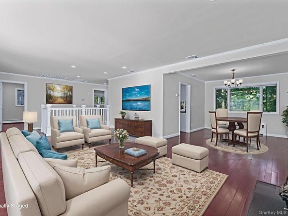 31 Annette Drive, Port Washington NY 11050