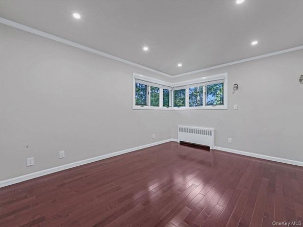 31 Annette Drive, Port Washington NY 11050