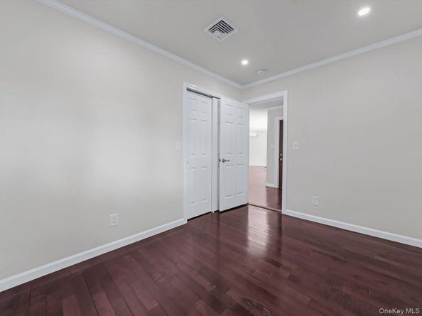 31 Annette Drive, Port Washington NY 11050
