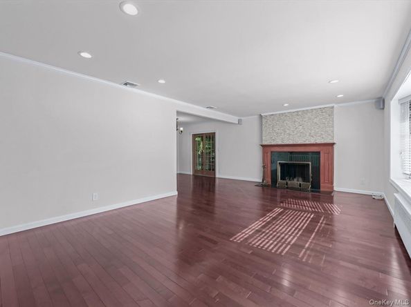 31 Annette Drive, Port Washington NY 11050