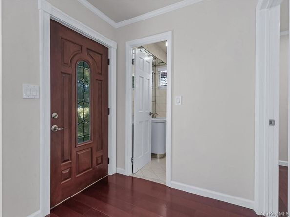 31 Annette Drive, Port Washington NY 11050