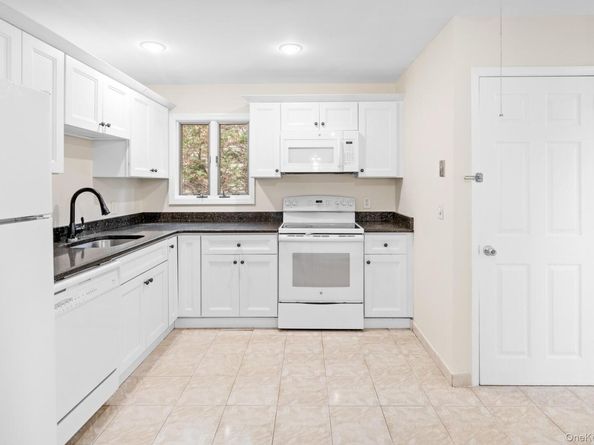39 Wellington Avenue, Deer Park NY 11729