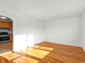 5 White Street, Valley Stream NY 11580