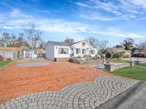 15 18th Avenue, Bay Shore NY 11706