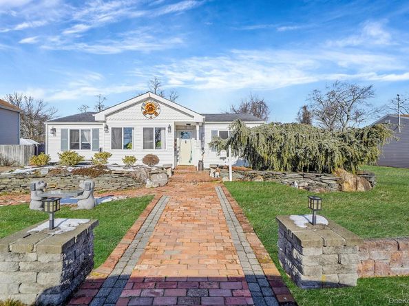 15 18th Avenue, Bay Shore NY 11706