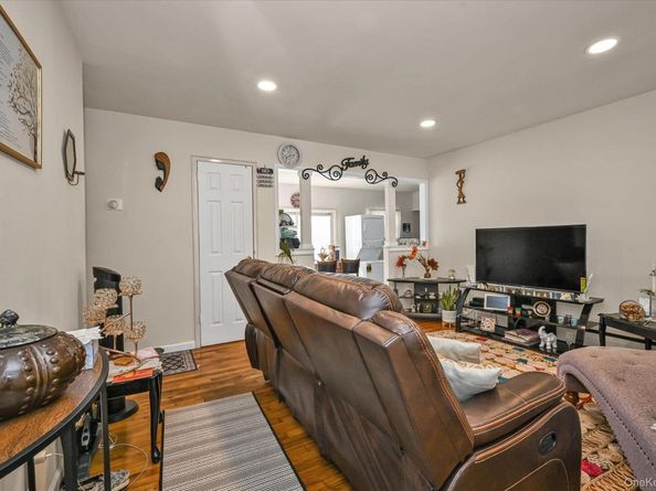16 E Chestnut Street, Central Islip NY 11722