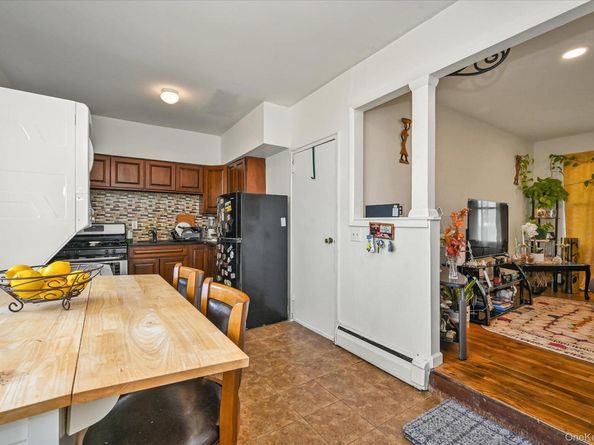16 E Chestnut Street, Central Islip NY 11722