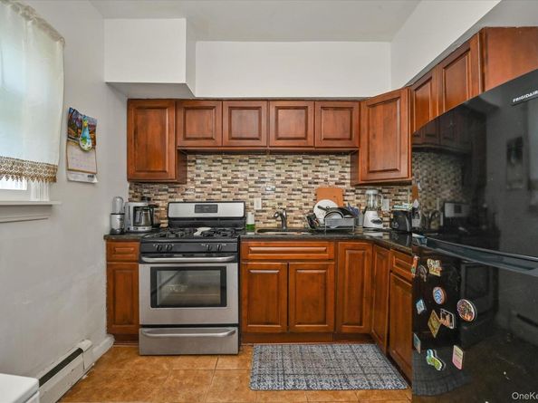 16 E Chestnut Street, Central Islip NY 11722