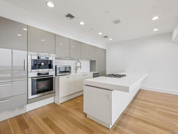 1 Renaissance Square PH40C, White Plains NY 10601