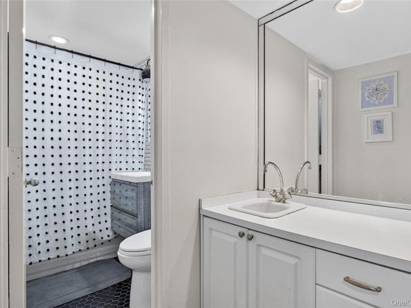 5 Terrace Circle 3A, Great Neck NY 11021